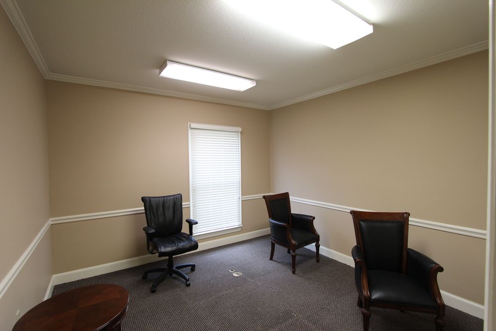 Office Space For Sale/Lease: 101 Madison Plz, Hattiesburg, MS 39402